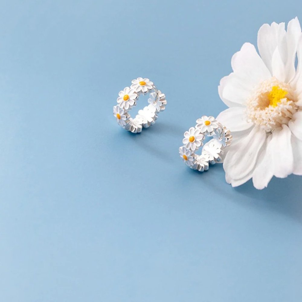 NEW Silver Daisy Flower Hoop Earrings - Picture 6 of 6